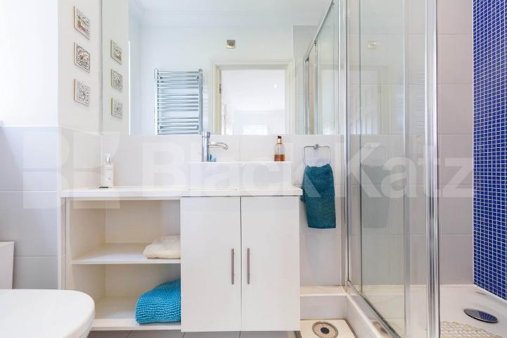 Spacious three bed two bath apartment with balcony and secure parking Cholmeley Park, Highgate 